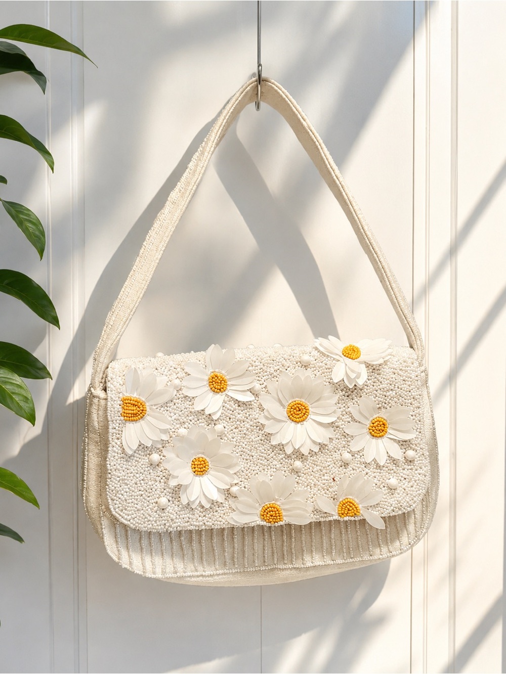 🌼 A New Day White Beaded Daisy Shoulder Bag - Picture 5 of 5